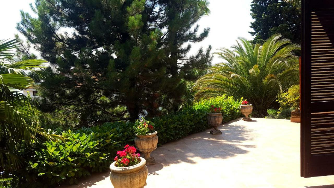 Josephine's Garden Apartment *